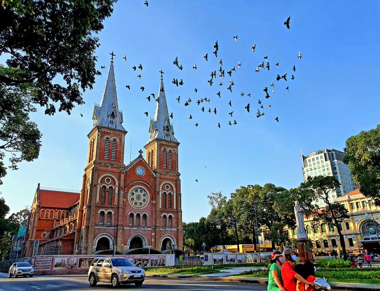 Báo Mỹ: Nhà thờ Đức Bà Sài Gòn, 1 trong 19 thánh đường đẹp nhất thế giới