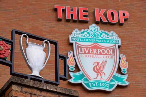 The Kop - Tinh hoa và tình yêu của cổ động viên Liverpool