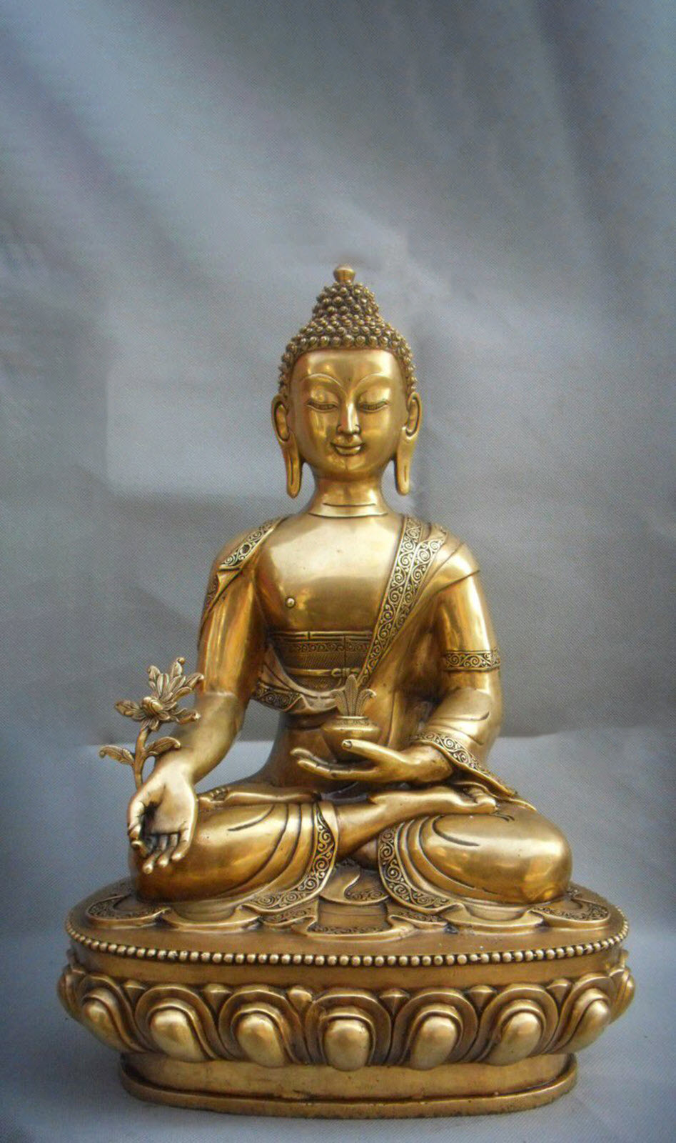 Ảnh nền đức Phật Dược Sư ngồi thiền