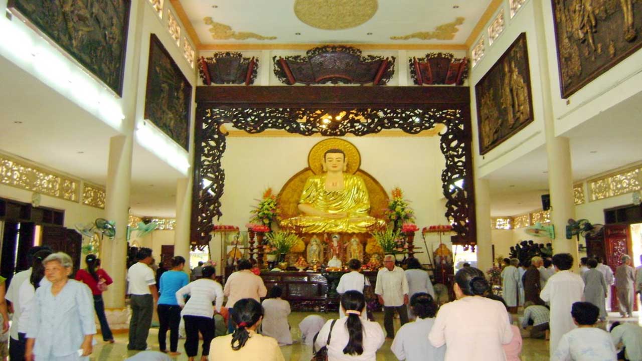 Chùa Hoằng Pháp - Nơi thu hút nhiều Phật tử đến tu học nhất Sài Gòn
