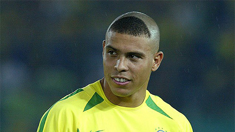 Ronaldo xin lỗi vì 'thảm họa' tóc móng lừa ở World Cup 2002
