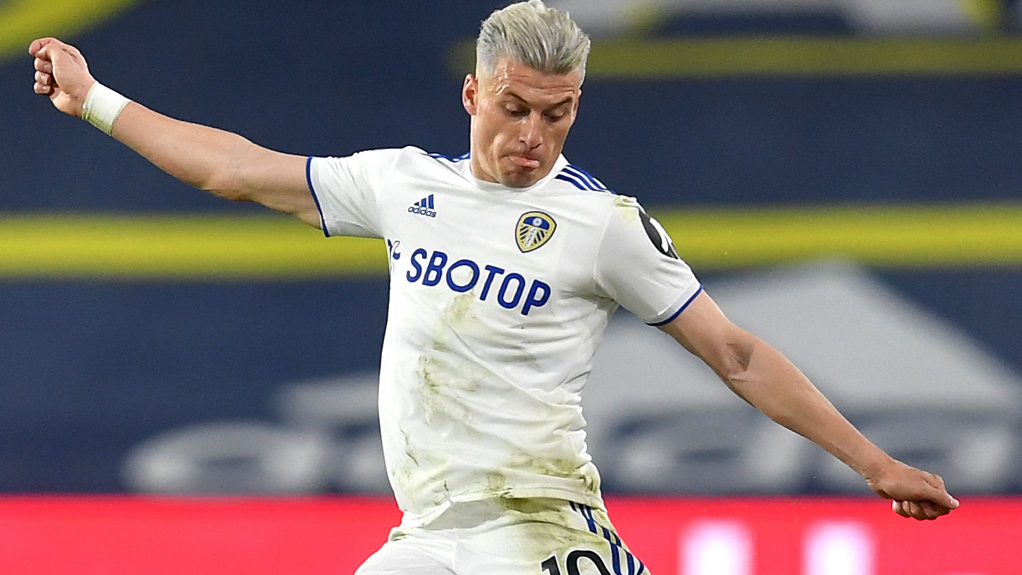 Ezgjan Alioski: Leeds United announce departure of Macedonian wing-back after four-year stay | Football News | Sky Sports